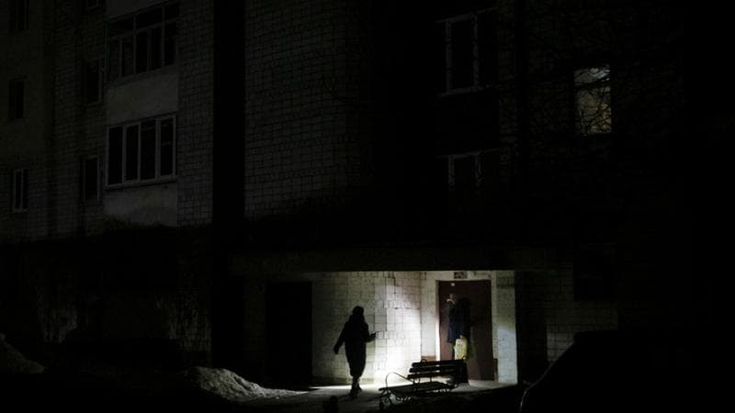 Ucraina, Leopoli e l’ovest al buio per i raid. Spente anche le strutture sciistiche
