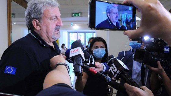 Elezioni, Emiliano presenta il programma: "La mia Puglia in 10 punti con ex Ilva pulita in 5 anni"