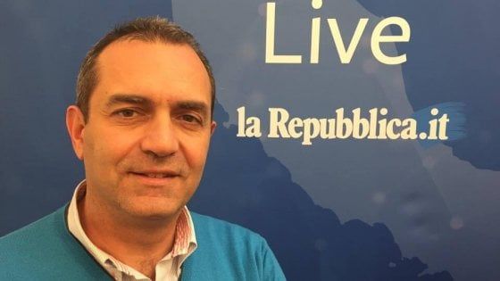 De Magistris live, rinviata l'intervista