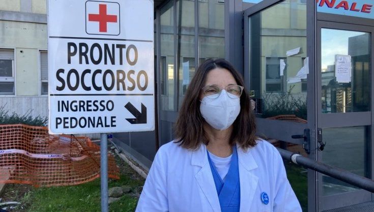 Covid, al pronto soccorso di Foggia 50 per cento in più di accessi da Natale: "Così andiamo in tilt, con pochi sintomi restate a casa"