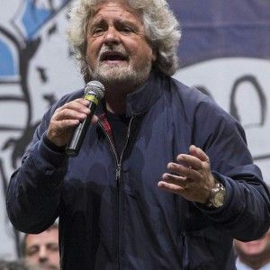 Grillo a tutto campo: "De Magistris il male minore, ma la vera novit&agrave; &egrave; Di Maio"
