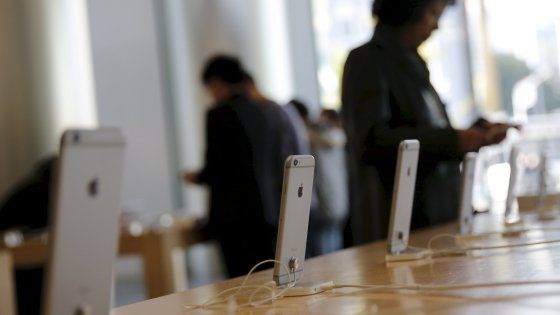 Apple sbarca a Napoli, i seguaci di Jobs sotto il Vesuvio “Grande chance” 