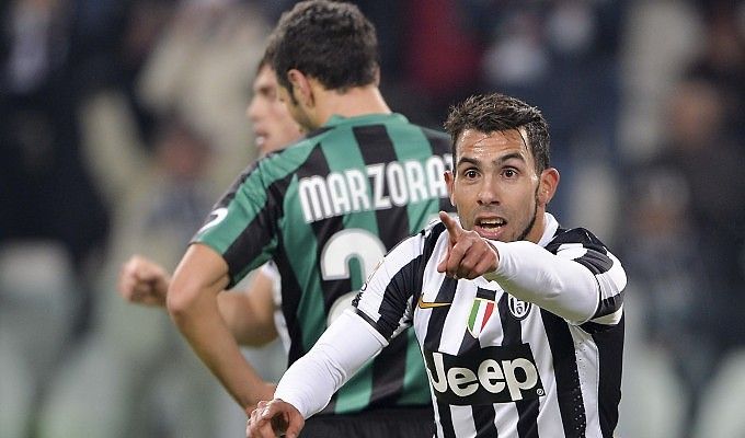 Tevez si fa in tre, la Juve scappa via