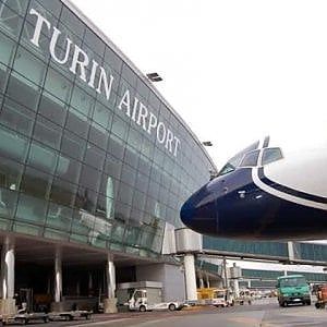 Torino, allarme bomba all'aeroporto di Caselle: scalo evacuato