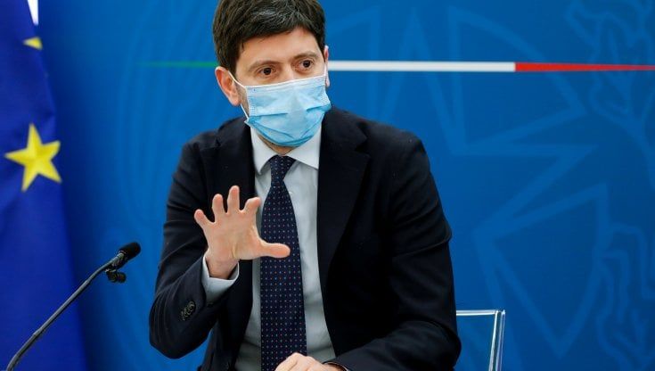 Covid, Speranza sul coprifuoco alle 22: "Se ci saranno condizioni si cambia". Locatelli: "Verifica a metà maggio"