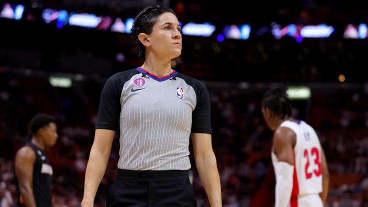 Basket Usa, Che Flores primo arbitro trans non binario in Nba