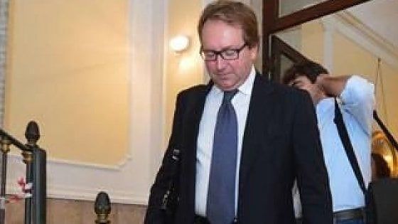 "Vini e cosmetici con i soldi del Petruzzelli": l'ex direttore dovrà restituire 370mila euro al teatro