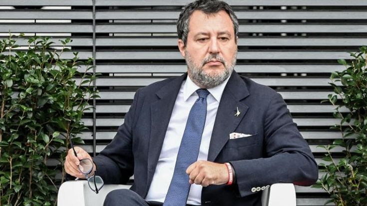 Lega, ipotesi congresso il 24-25 ottobre. Calderoli: pronte le regole, verso Salvini candidato unico