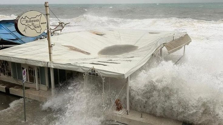 Sfollati, titolari di lidi, pescatori: “Perso tutto in una notte”