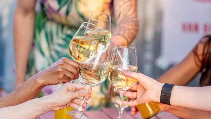 Vini senza alcol, un successo di mercato: ma quali effetti per la salute?
