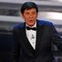Gianni Morandi cade in giardino: tre costole fratturate