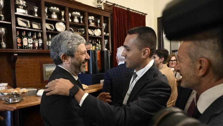 Fico e Di Maio, rincontrarsi a Napoli. “Luigi, dove vivi?”. “E tu? Per strada ti fermano?” Le foto