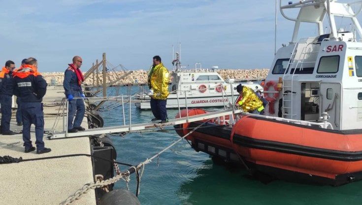 Naufraga un peschereccio a Portopalo, due marinai salvati per caso