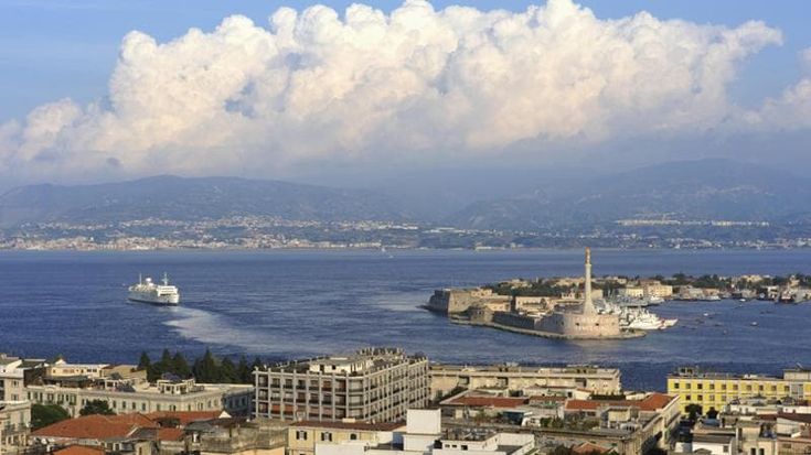 Reggio Calabria e Messina, quel ponte immaginario che unisce i voltagabbana