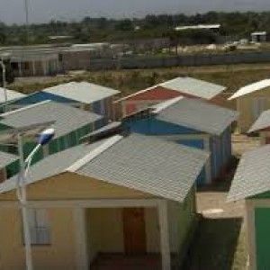 Haiti, a Port au Prince s'inaugura un villaggio di case vere dopo quasi 5 anni di vita in tenda
