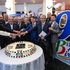 Da Villa Certosa a Napoli: torte, cartonati e canti per i 90 di Berlusconi