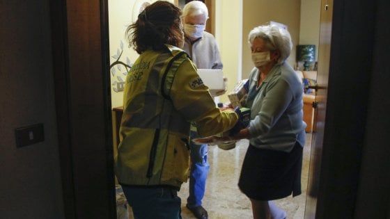Coronavirus, a Milano il sito per la spesa a domicilio: 370 indirizzi per la consegna a casa