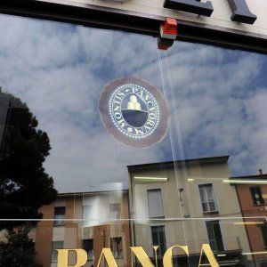 Mps, taglio annuo dello stipendio dei manager del 2,5%