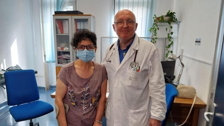 Salerno, donna affetta da fibromialgia recupera l’uso della gambe: curata al Ruggi con cannabis terapeutica