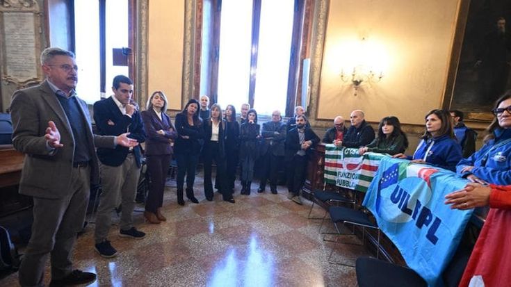 Comunali, via al mini aumento. Lepore scrive ai dipendenti: “È il massimo, evitiamo scontri”
