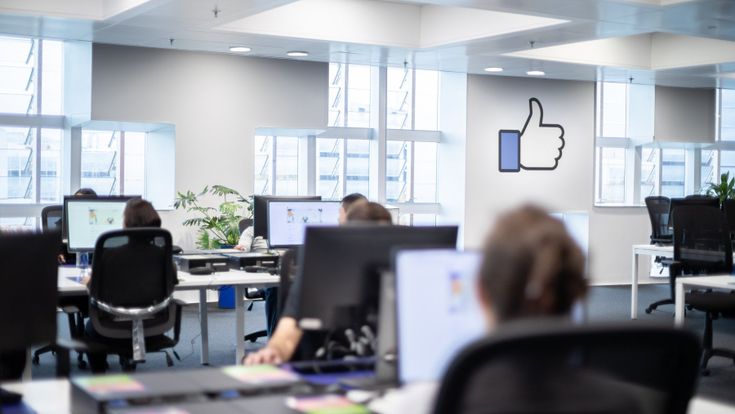 “Noi, guardiani contro l’odio su Facebook”