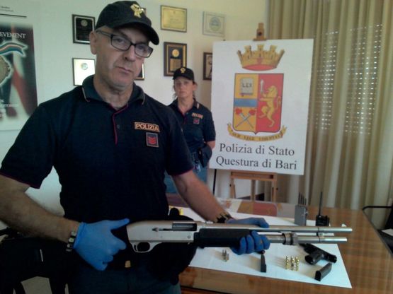 Pistole e fucili, nel covo blindato <br />l'arsenale da guerra dei boss del San Paolo