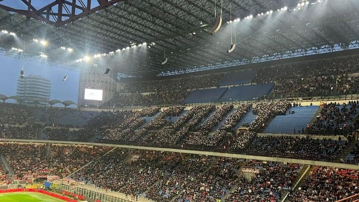 Milan, contestato dai tifosi l’ad Furlani: “G. F. Out” sugli spalti
