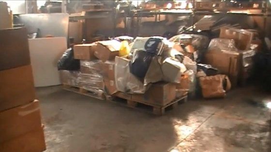 "Gli aiuti per i terremotati abbandonati in un magazzino": la denuncia nel Bolognese