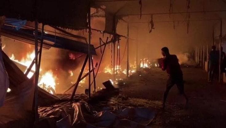Raid su un ospedale da campo di Gaza: morti donne e bambini ricoverati. L'Idf: "Era un comando di Hezbollah"