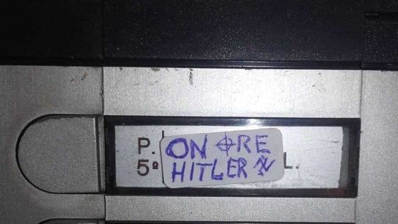 Altre scritte naziste sul campanello della figlia di un partigiano