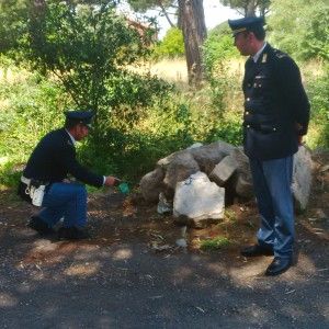 Ostia, ragazza accoltellata trovata in un canale: &egrave; grave