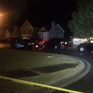 Usa, bambino di due anni muore sparandosi con la pistola del padre