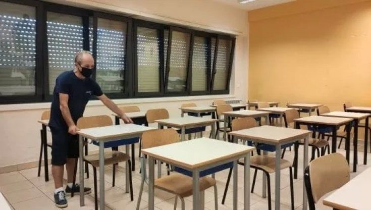 Coronavirus Roma, premiata la scuola che segò i banchi per renderli monoposto