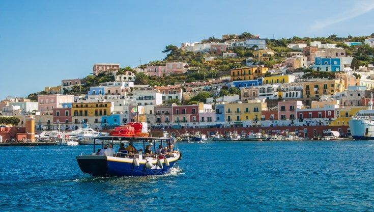 Ponza e Ventotene, terre d'esilio, di conquista e di bontà