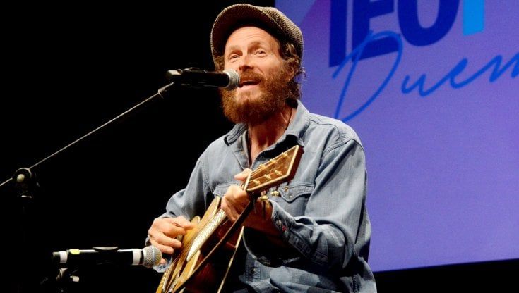 Sanremo 2022, Jovanotti tifa Gianni Morandi: "Un gigante, sta sul mio brano come un surfista"