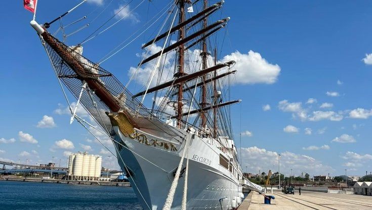 A Taranto il veliero delle crociere da sogno: per la prima volta attraccato il leggendario Sea Cloud II