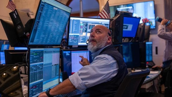 Le Borse di oggi, 12 agosto. Si attenuano le paure sui mercati, l’Europa frena con Wall Street