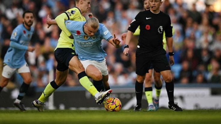 Premier, City piega Southampton e torna in vetta. Ipswich, Clarke da incubo: autogol, rigore provocato e rosso in 25’