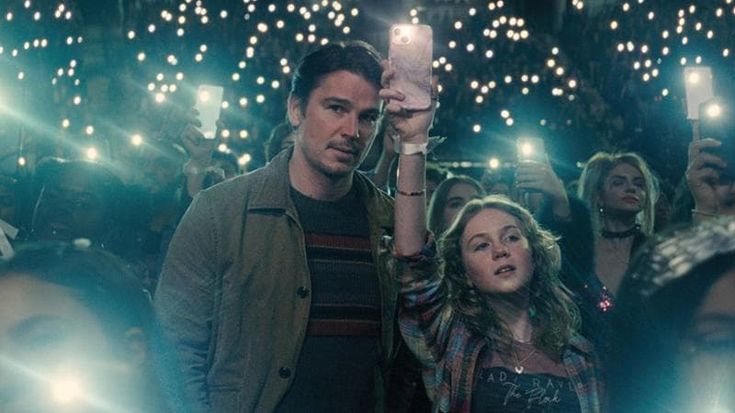 M. Night Shyamalan, con ‘Trap’ il live è un thriller: “La mia paura è la famiglia. Bruce Willis, il mio mentore, e mio padre, non mi riconoscono più: quando i nostri eroi cadono, siamo esposti”