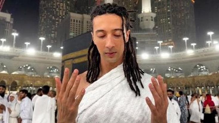Ghali alla Mecca per il Ramadan. "Momento giusto per vivere la gratitudine per Dio"