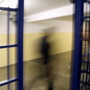 Brescia, violenza su donna di 87 anni: il 32enne arrestato non risponde al giudice