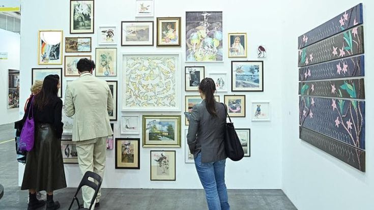 Folla ad Artissima & Co. i galleristi già sorridono: “Tanti clienti stranieri e affari a gonfie vele”