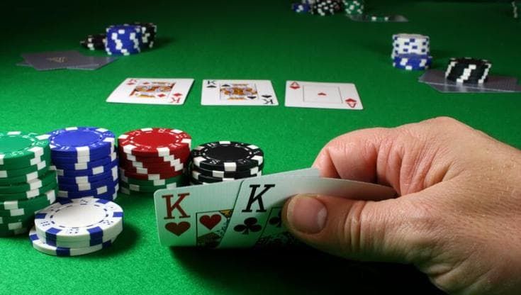 Poker clandestino, l'organizzatore: “Medici, avvocati e giovani. Da noi venivano a giocare tutti”