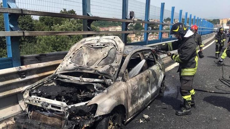 Prototipo a fuoco in tangenziale a Napoli: le mail e il nodo batteria. Sei rinvii a giudizio