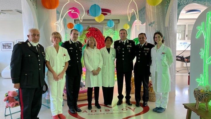 Visita speciale e doni ai bimbi ricoverati al Regina Margherita