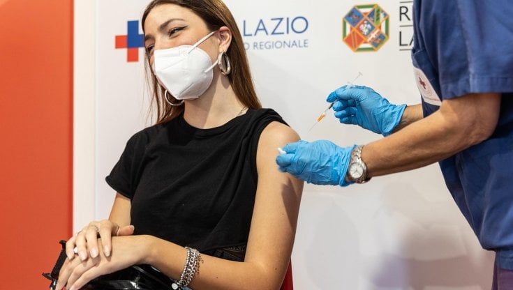 Ragazzi da immunizzare ma i genitori frenano. I pediatri: sbagliato rinviare