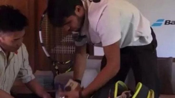 Il segreto di Alcaraz nascosto nella borsa: un santino regalato dalla nonna