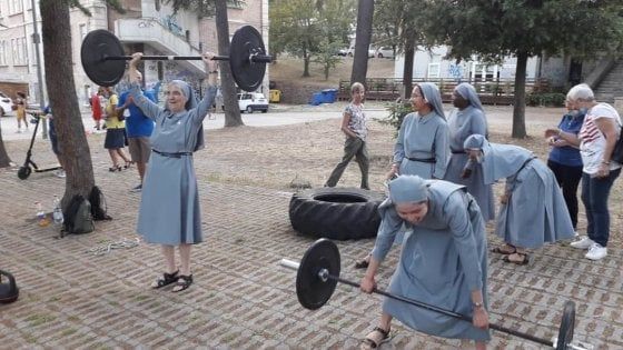Potenza, suore si allenano nel parco: i risvolti positivi del covid 