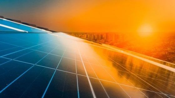 Rinnovabili, servono più investimenti: da 300 a 600 mld/anno per un decennio