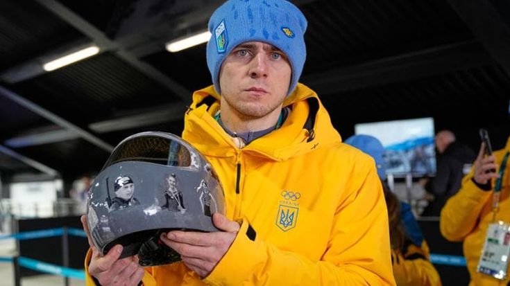 Il casco della discordia, escluso l’atleta ucraino: Zelensky attacca il Cio